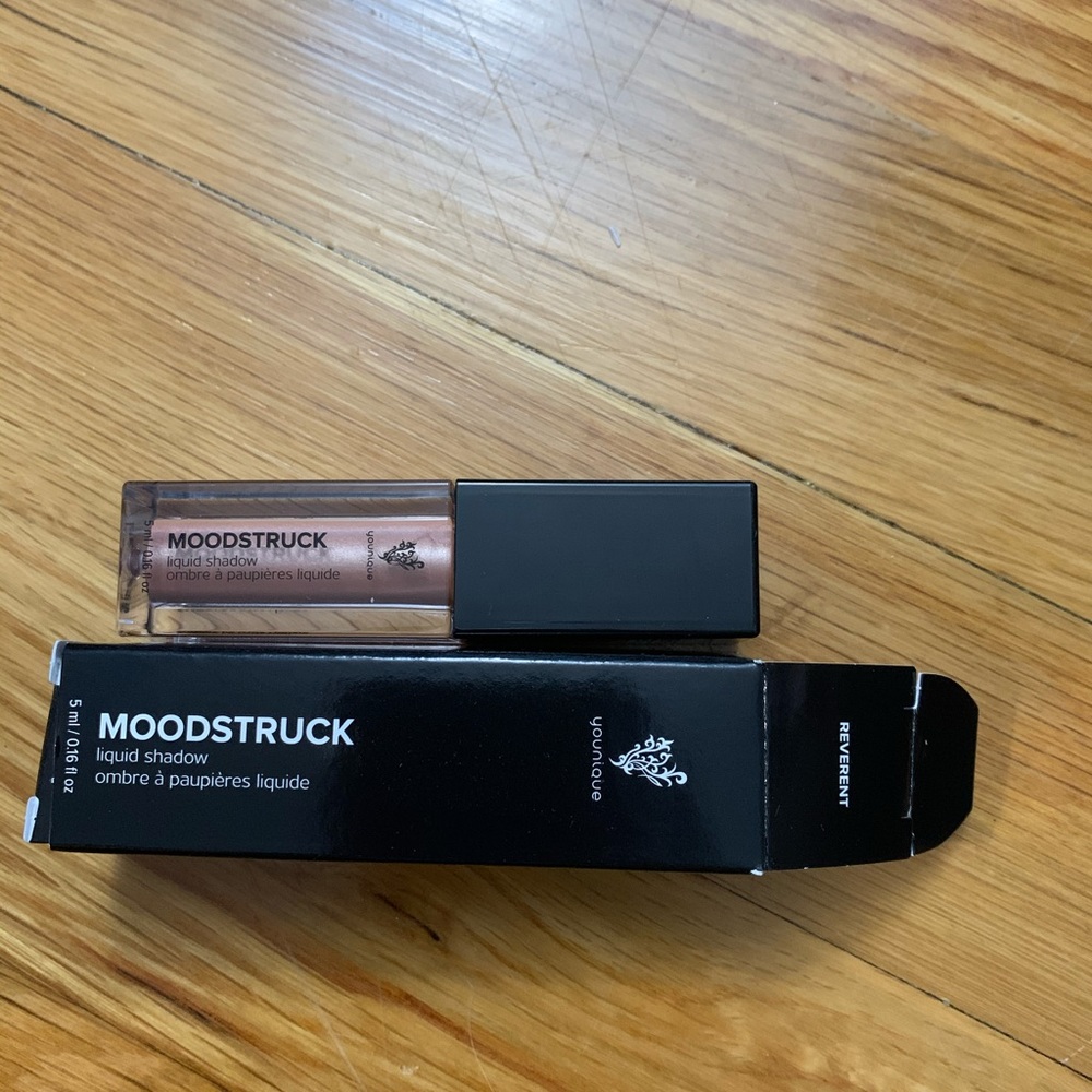 Liquid eyeshadow
